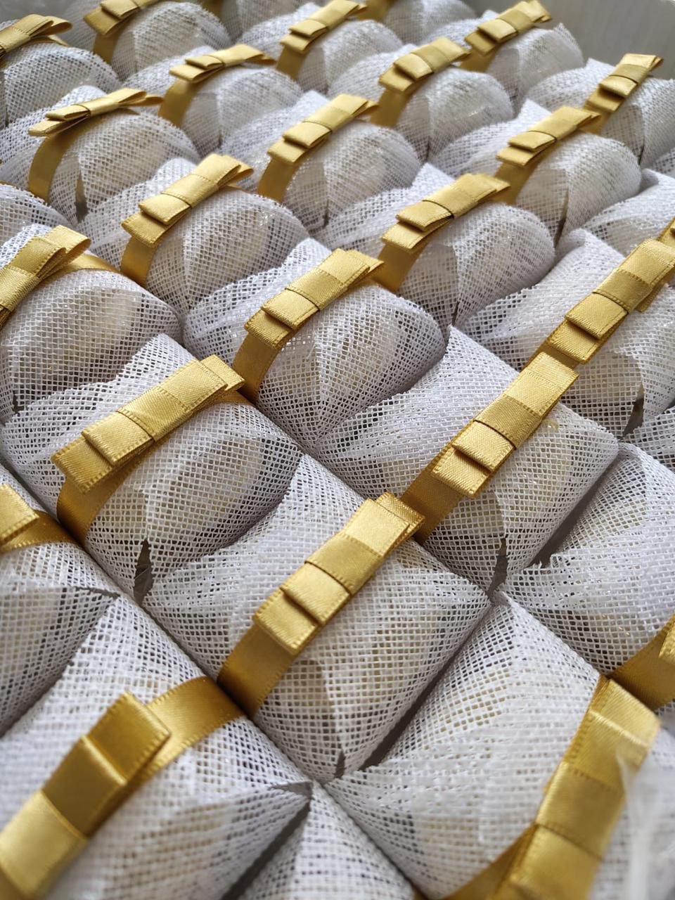 Alfajores para primeira eucaristia com fitas douradas
